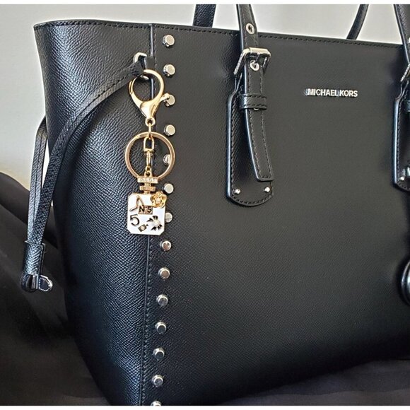 Large Gold Fragrance Pendant Key Chain | Chic and Elegant Key Chain | NEW - Picture 2 of 8